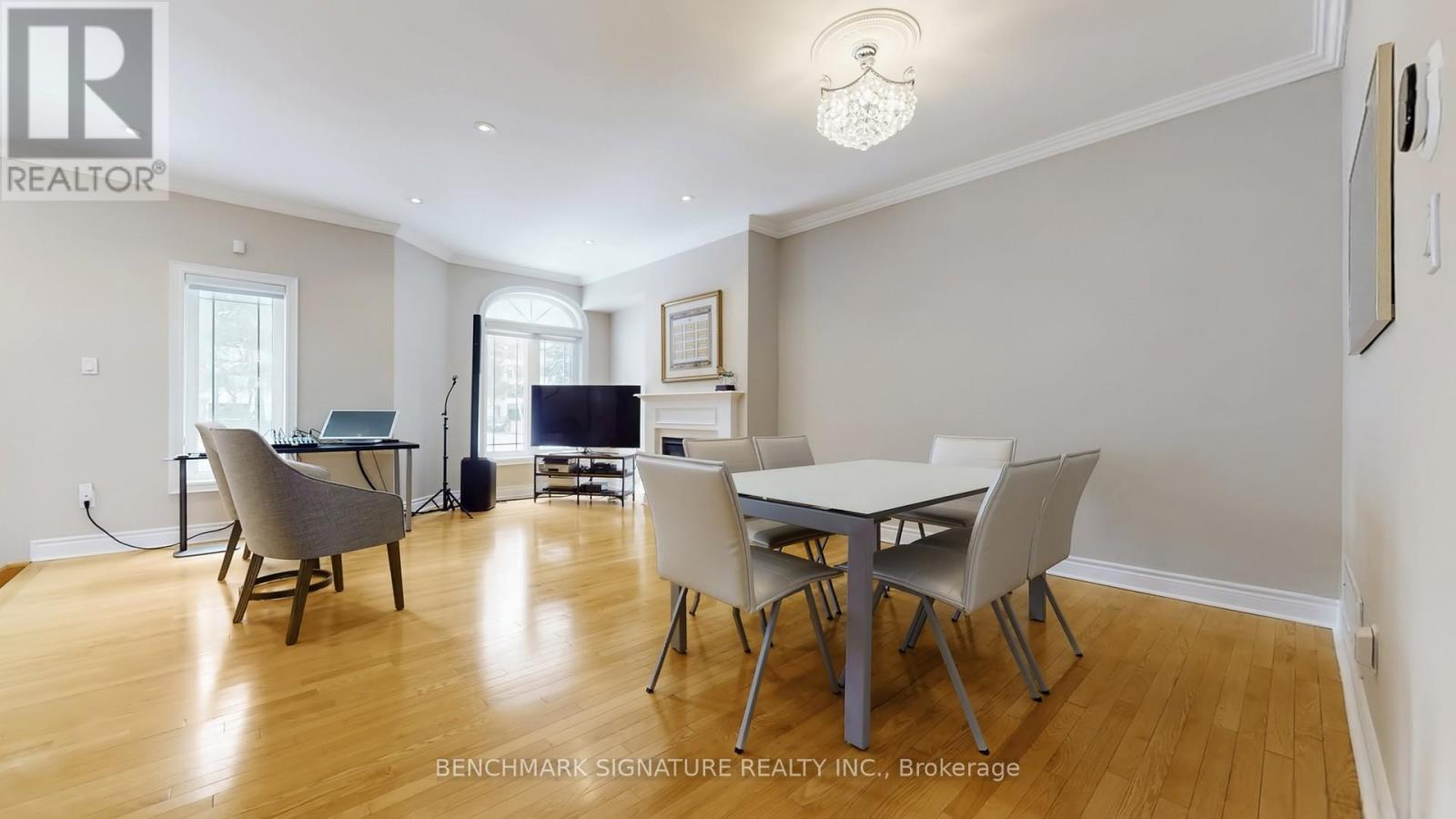 105 Doris Avenue, Toronto, Ontario M2N 4T2 - Photo 9 - C12905576