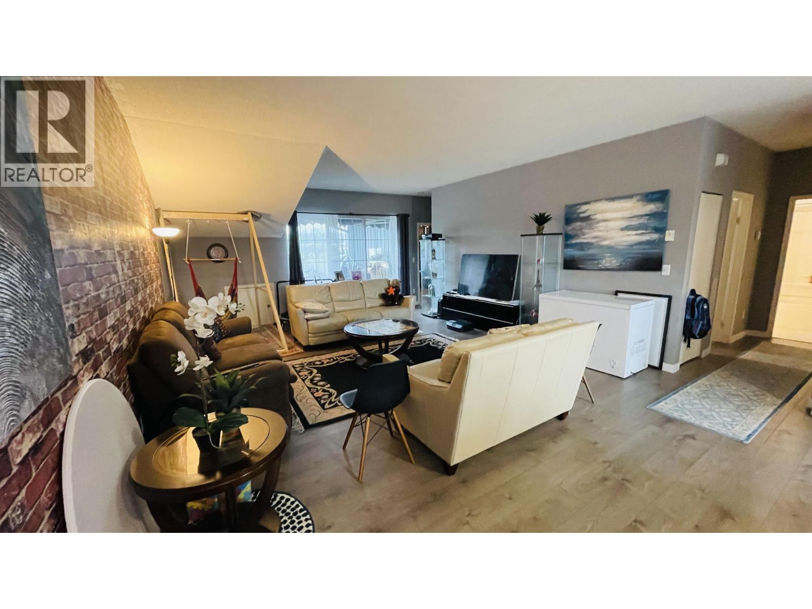 202 1102 Ewen Avenue, New Westminster, British Columbia  V3M 5E4 - Photo 5 - R3101775