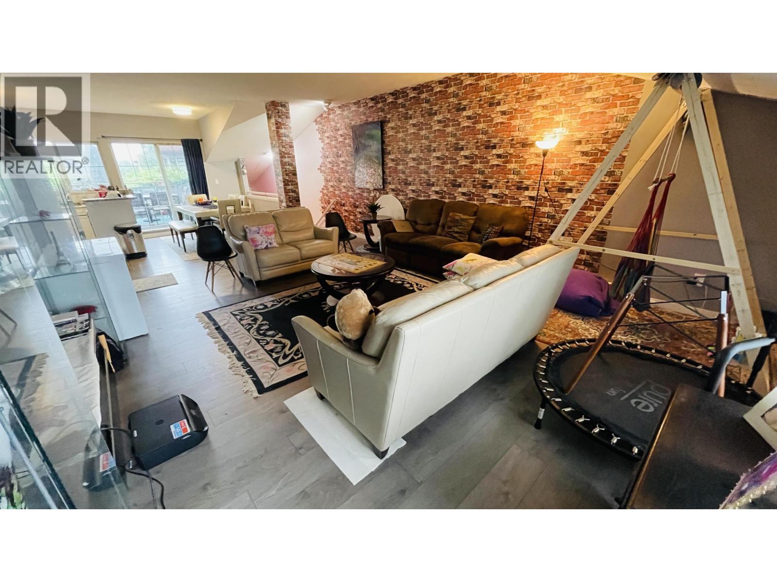 202 1102 Ewen Avenue, New Westminster, British Columbia  V3M 5E4 - Photo 3 - R3101775