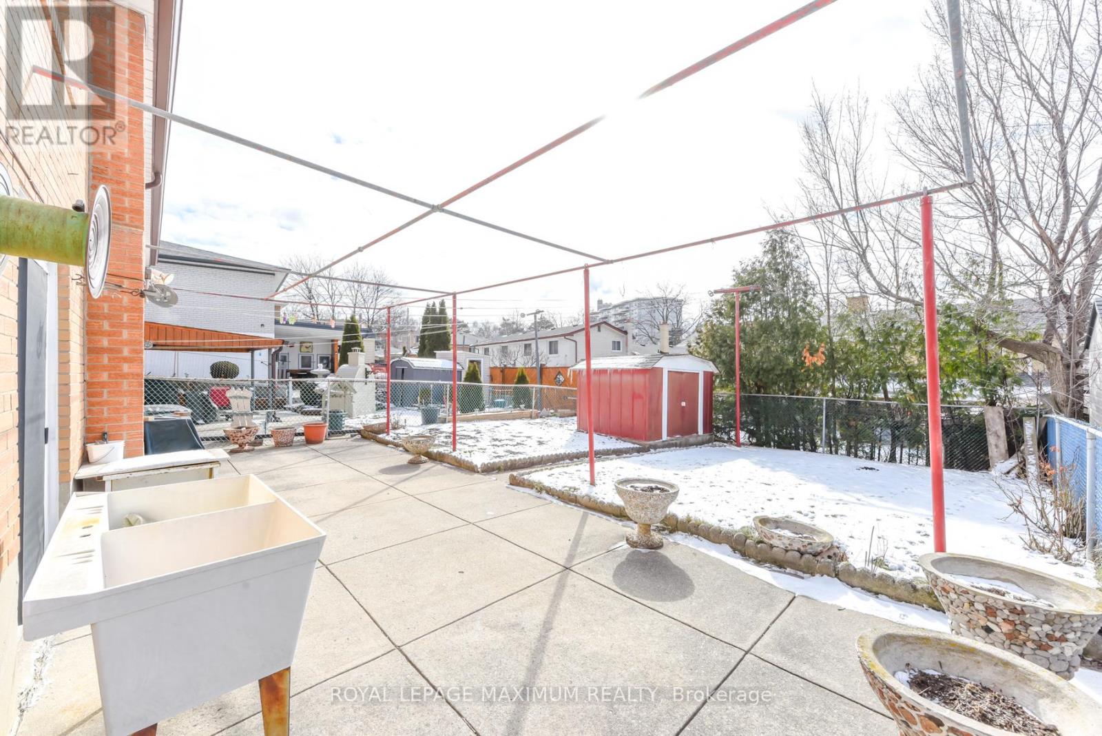 47 Fallingdale Crescent, Toronto, Ontario  M3J 1C4 - Photo 10 - W12905304