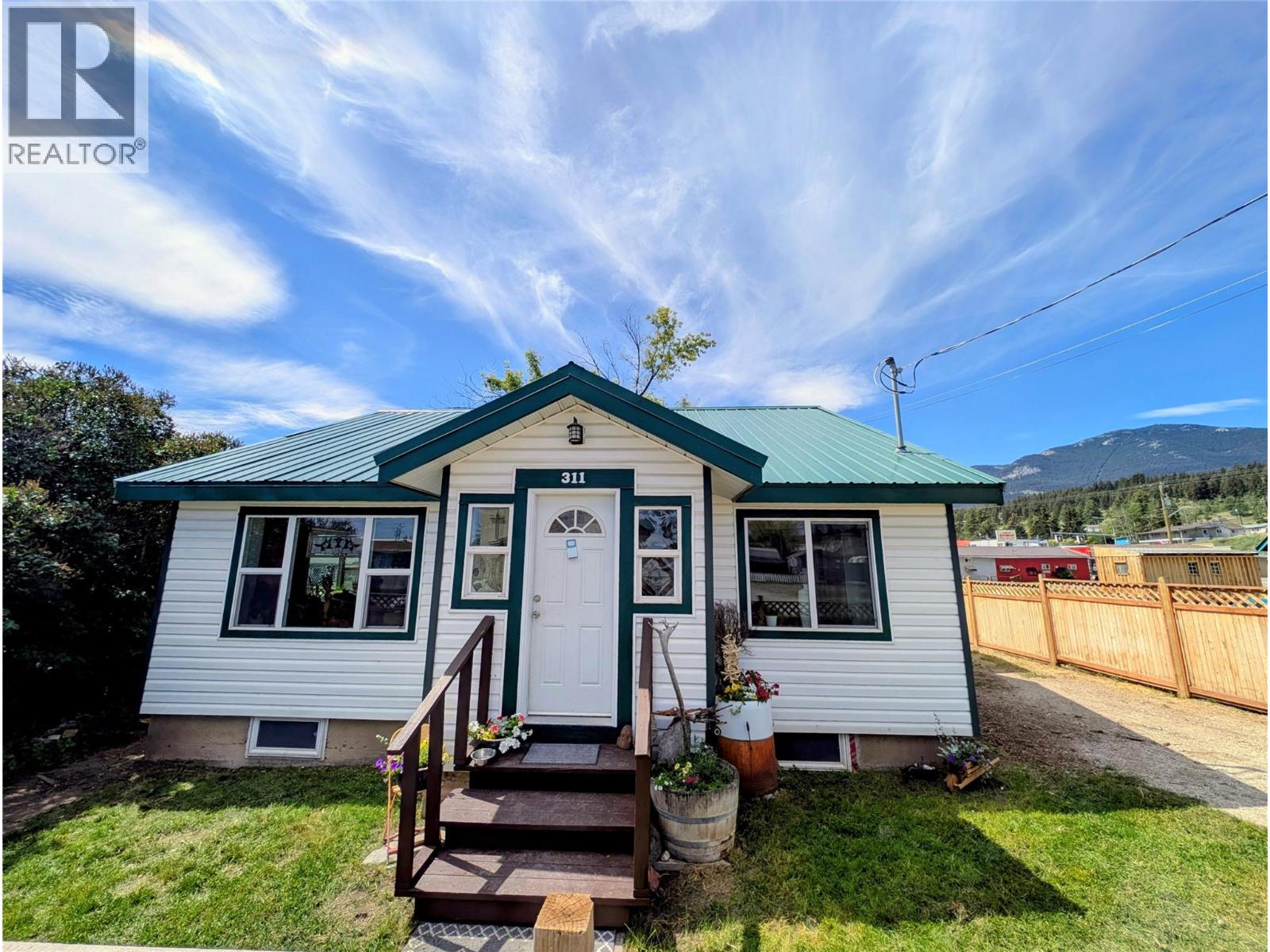 311 Dewdney Avenue, Clinton, British Columbia