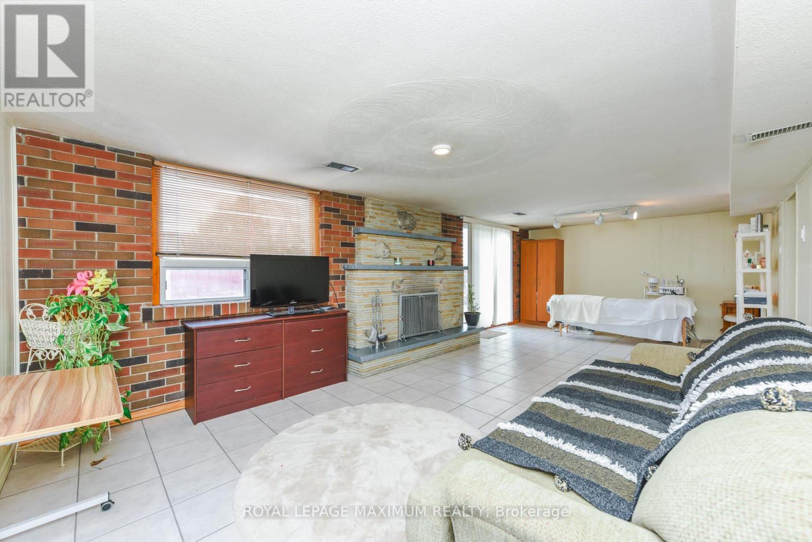 47 Fallingdale Crescent, Toronto, Ontario  M3J 1C4 - Photo 46 - W12905304