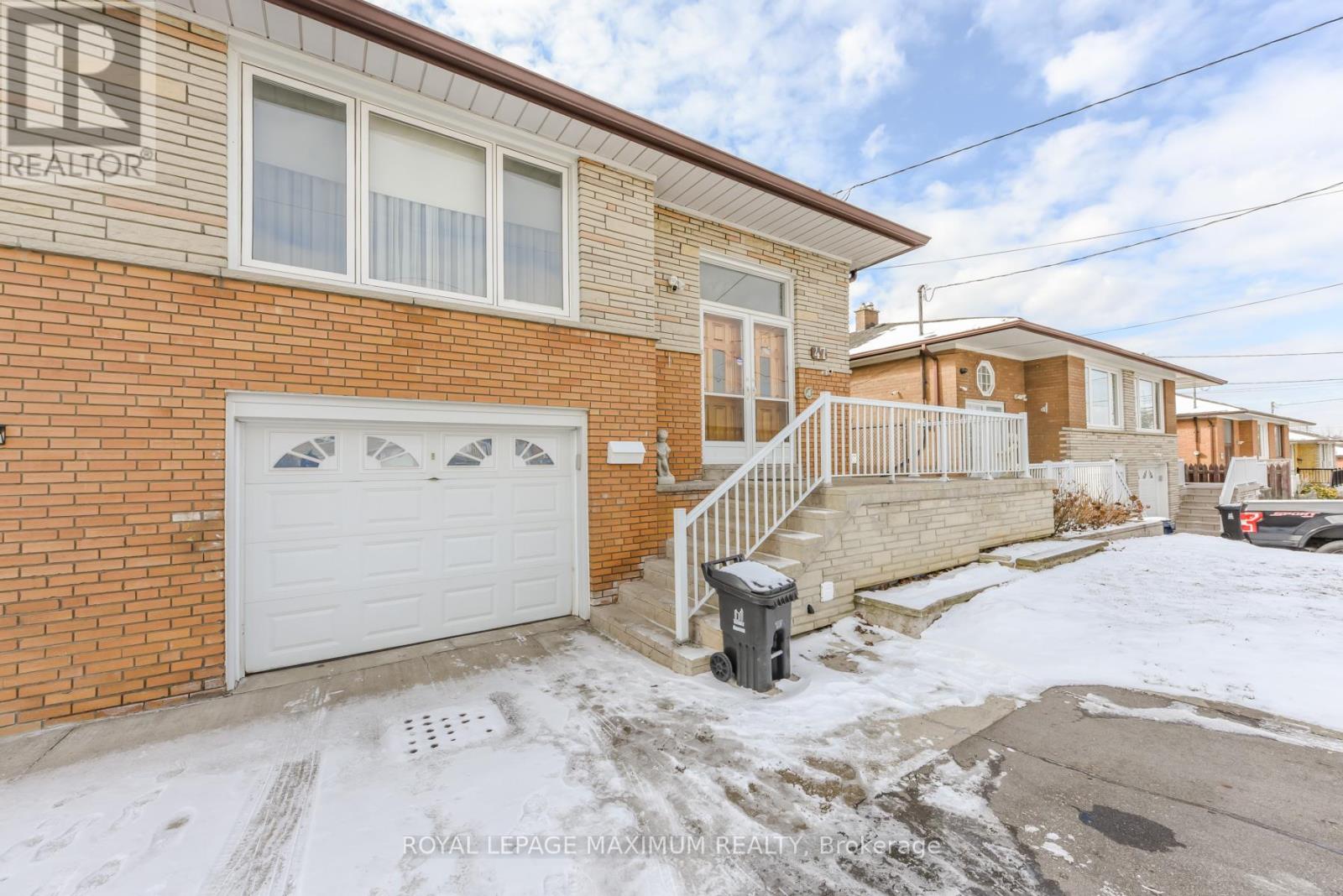 47 Fallingdale Crescent, Toronto, Ontario  M3J 1C4 - Photo 6 - W12905304