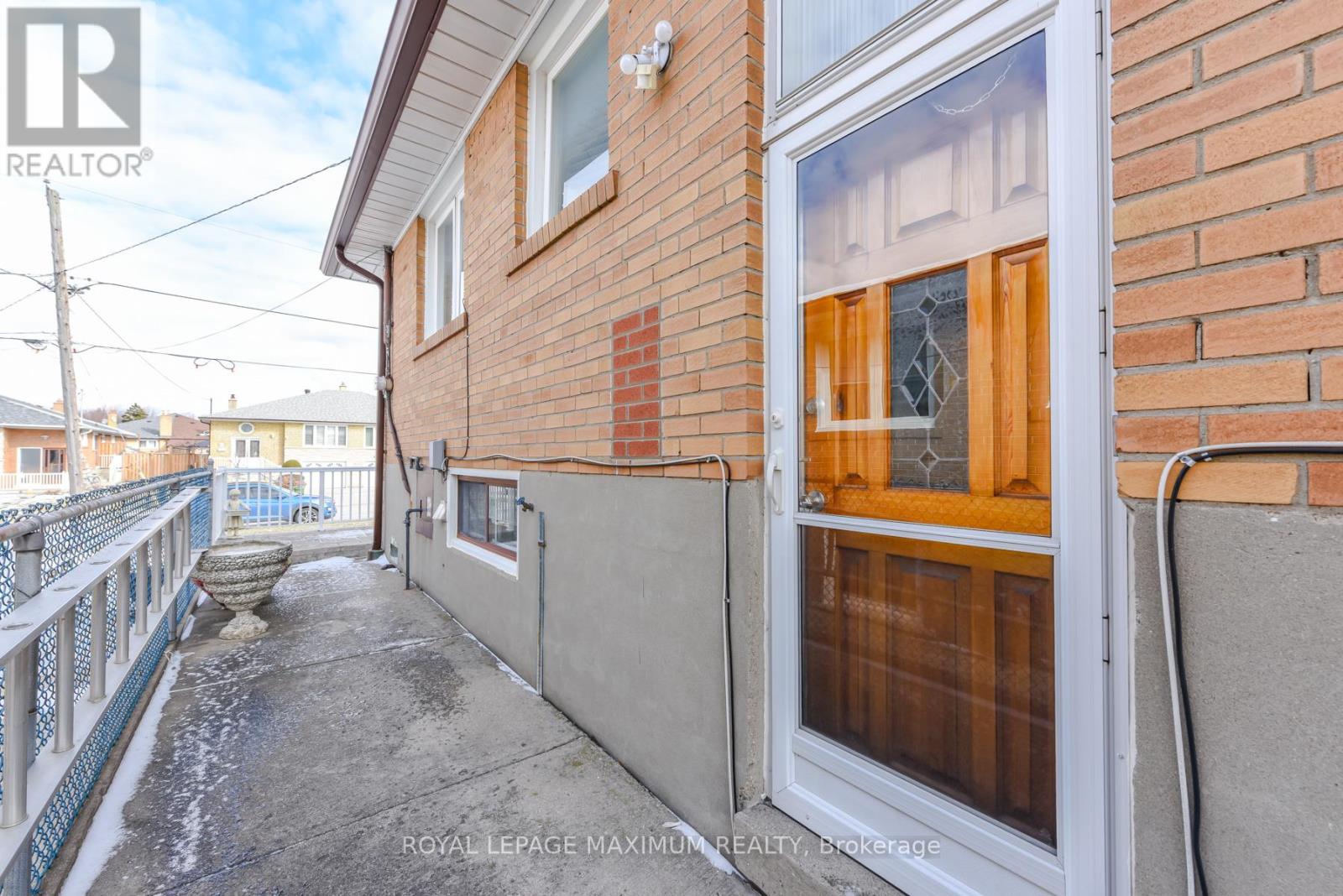 47 Fallingdale Crescent, Toronto, Ontario  M3J 1C4 - Photo 9 - W12905304