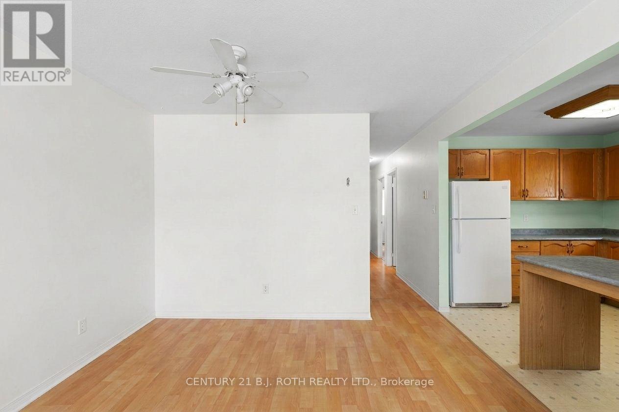 37 Louise Lane, Orillia, Ontario  L3V 7W1 - Photo 5 - S12905530