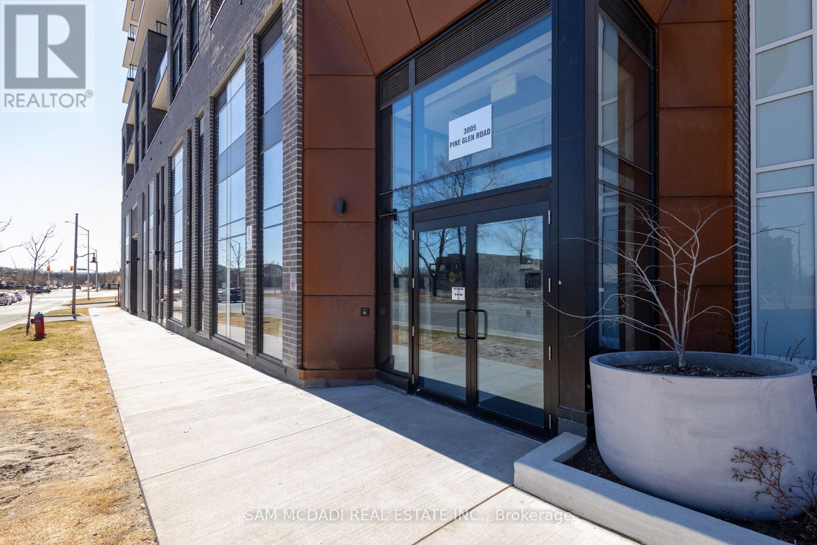 703 - 3005 Pine Glen Road, Oakville, Ontario  L6M 5P5 - Photo 2 - W12905552
