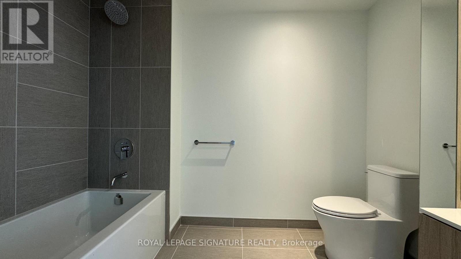 1502 - 28 Ann Street, Mississauga, Ontario  L5G 0E1 - Photo 4 - W12905578