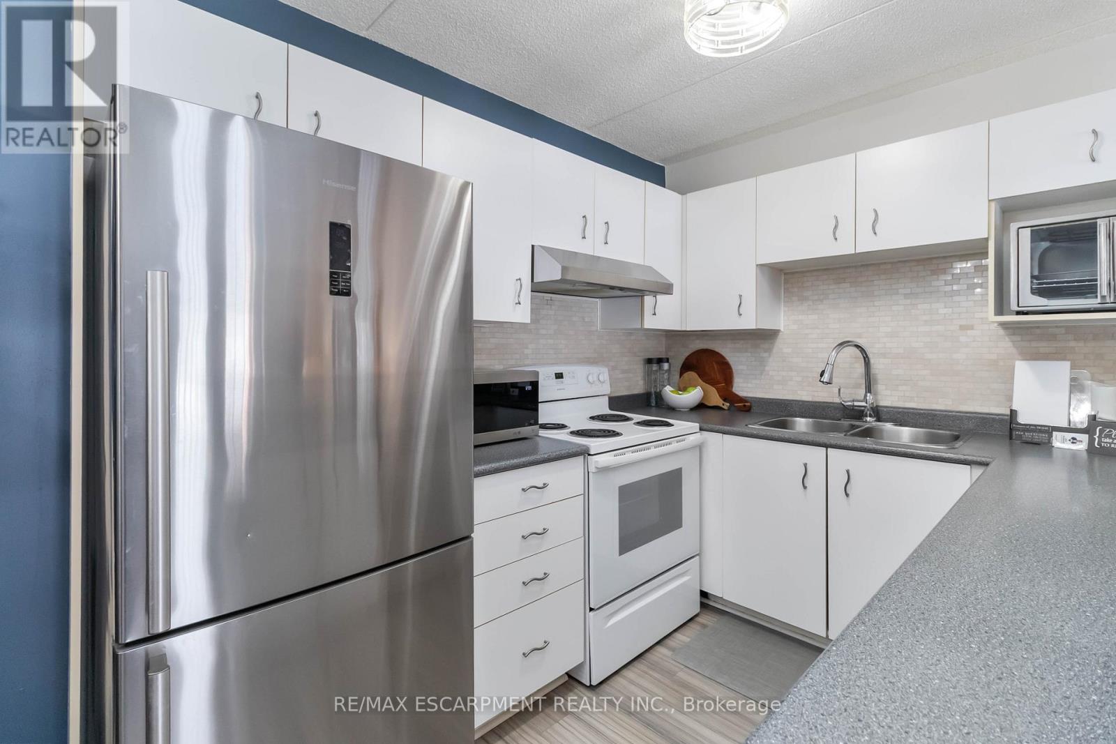 110 - 4015 Kilmer Drive, Burlington, Ontario  L7M 4M4 - Photo 12 - W12905580