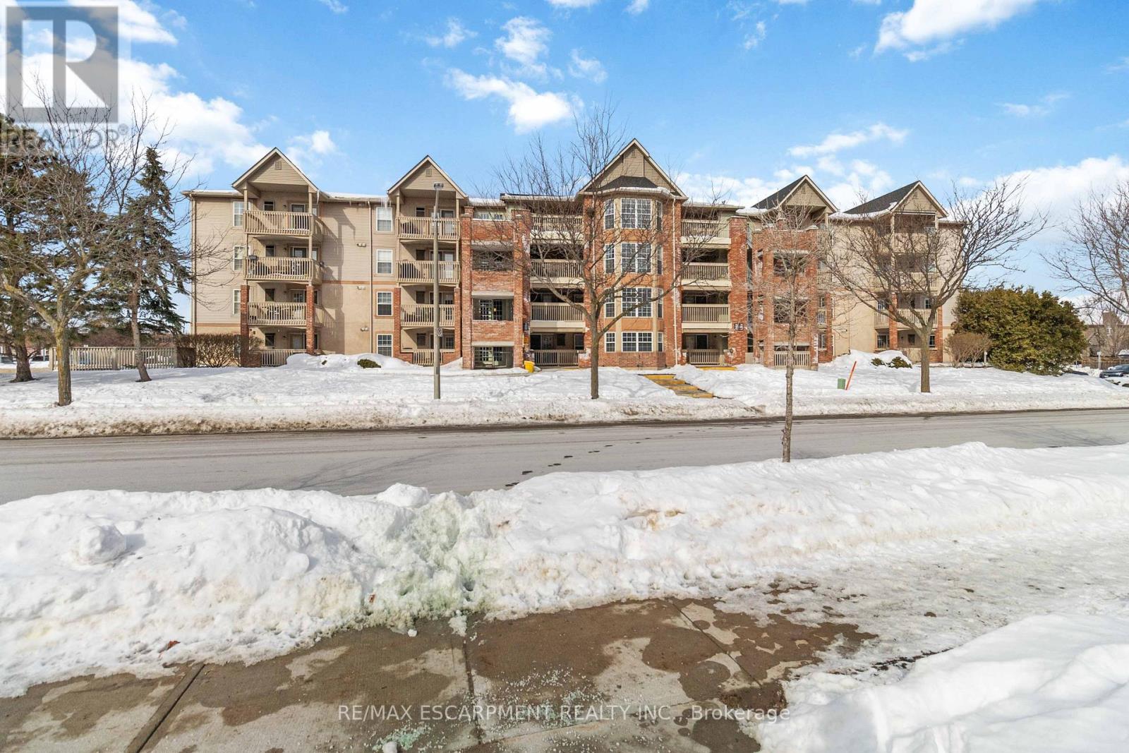 110 - 4015 Kilmer Drive, Burlington, Ontario  L7M 4M4 - Photo 2 - W12905580