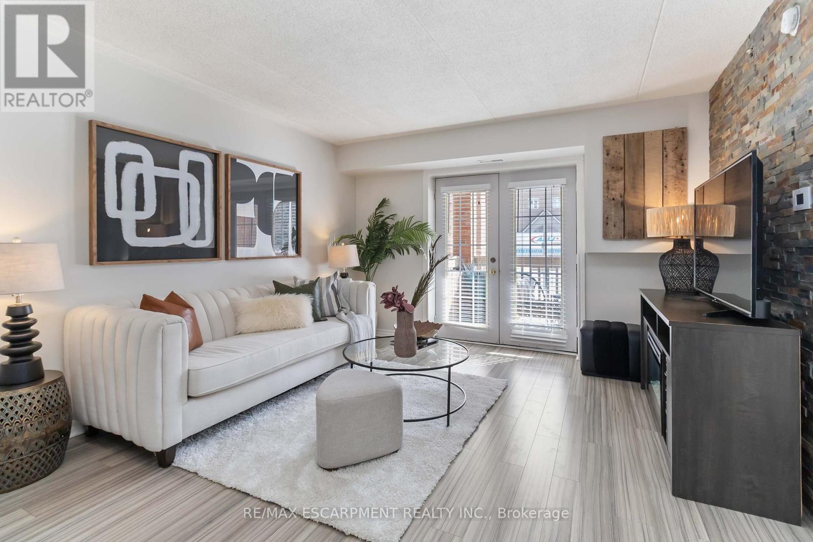 110 - 4015 Kilmer Drive, Burlington, Ontario  L7M 4M4 - Photo 3 - W12905580