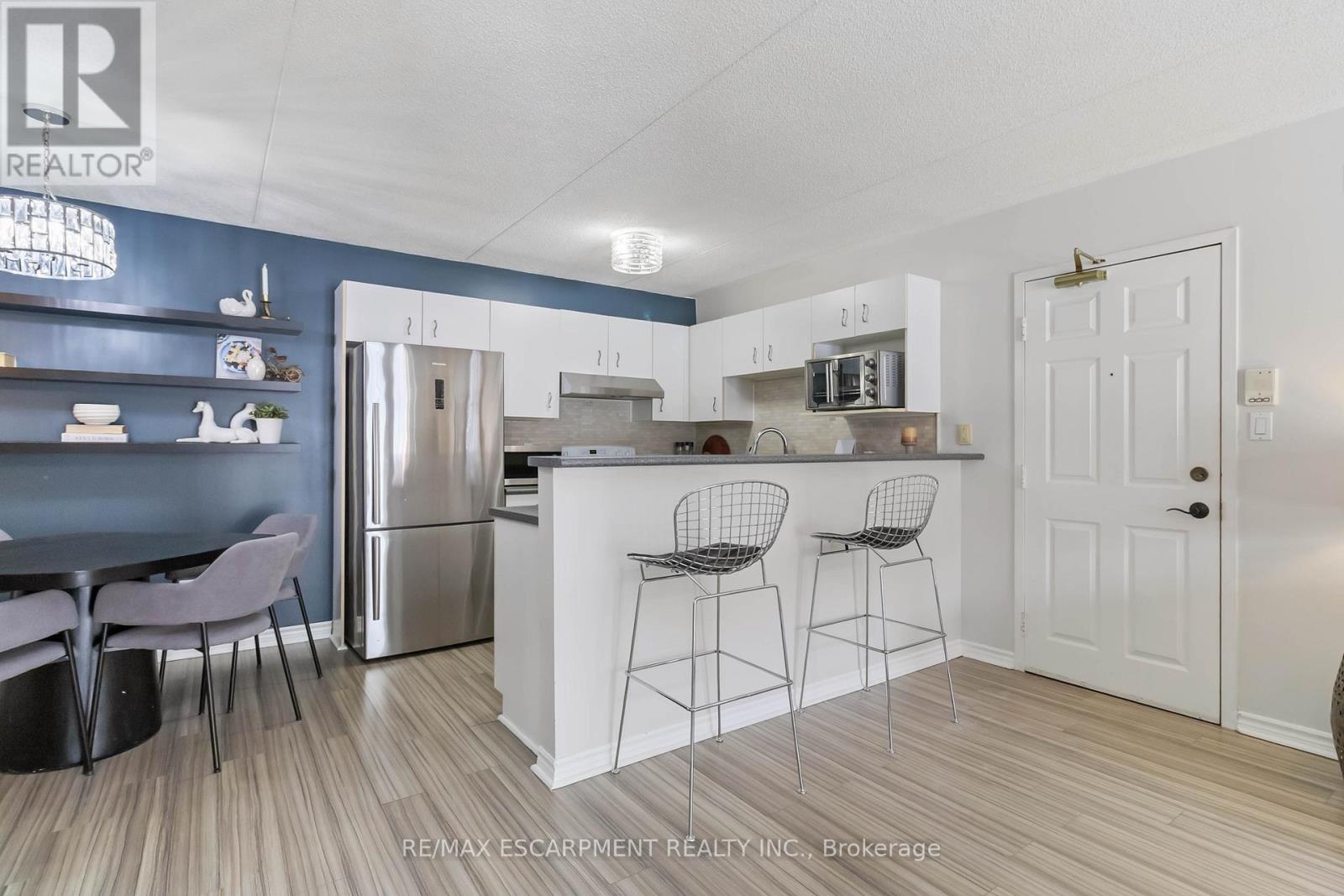 110 - 4015 Kilmer Drive, Burlington, Ontario  L7M 4M4 - Photo 8 - W12905580