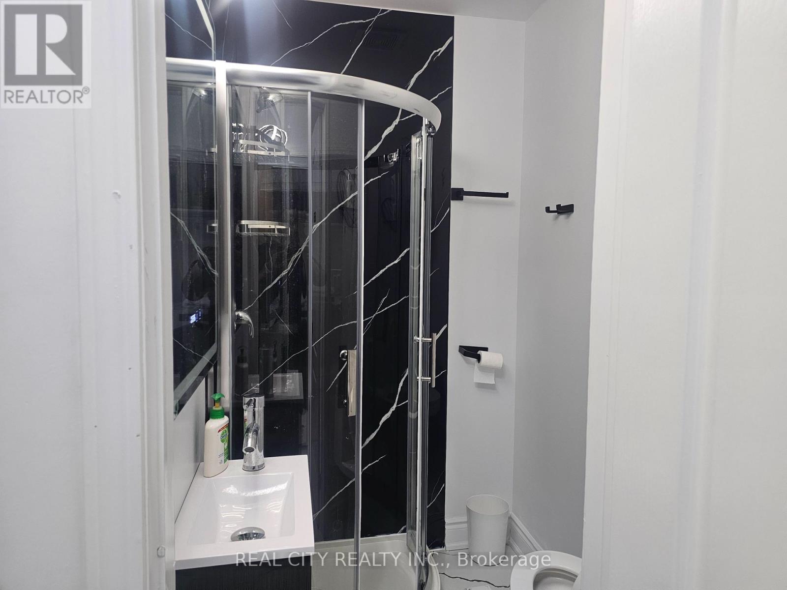 1680 Samuelson Circle, Mississauga, Ontario  L5N 7Z7 - Photo 15 - W12905596