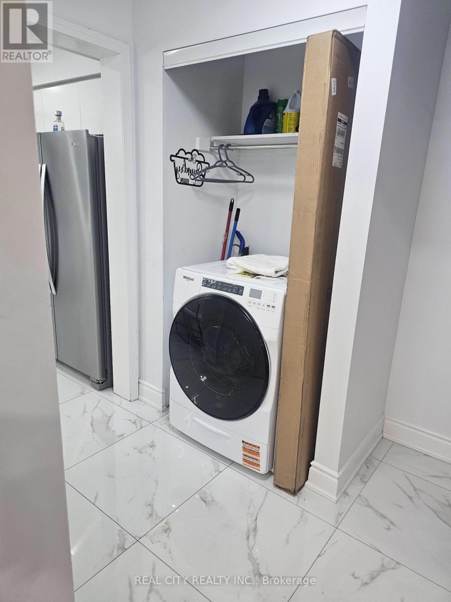 1680 Samuelson Circle, Mississauga, Ontario  L5N 7Z7 - Photo 16 - W12905596