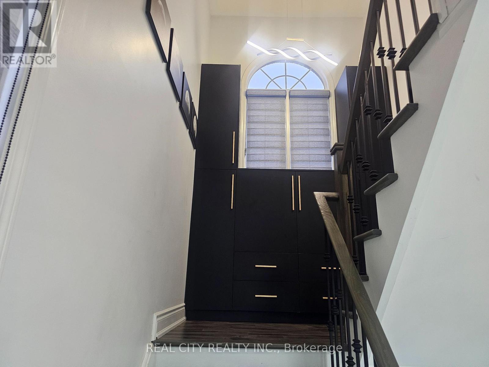 1680 Samuelson Circle, Mississauga, Ontario  L5N 7Z7 - Photo 20 - W12905596