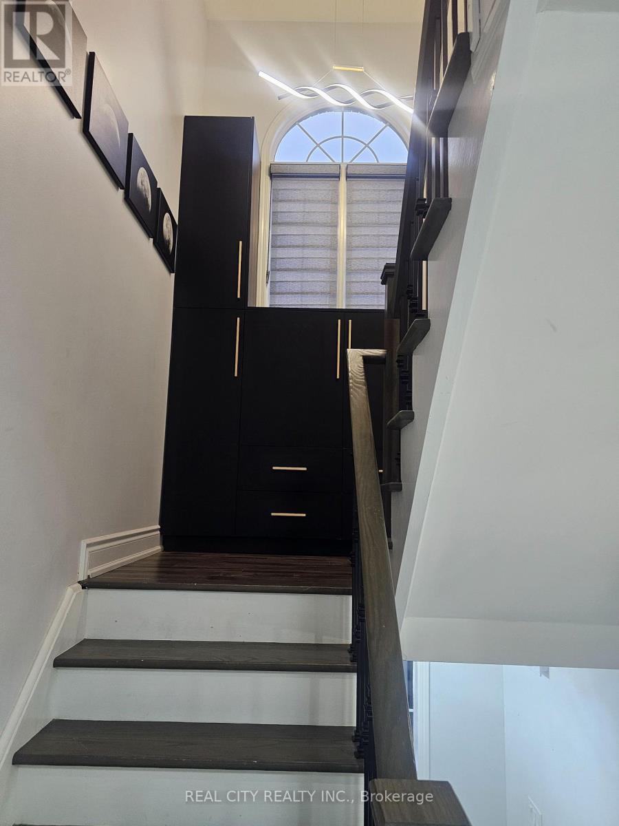 1680 Samuelson Circle, Mississauga, Ontario  L5N 7Z7 - Photo 21 - W12905596