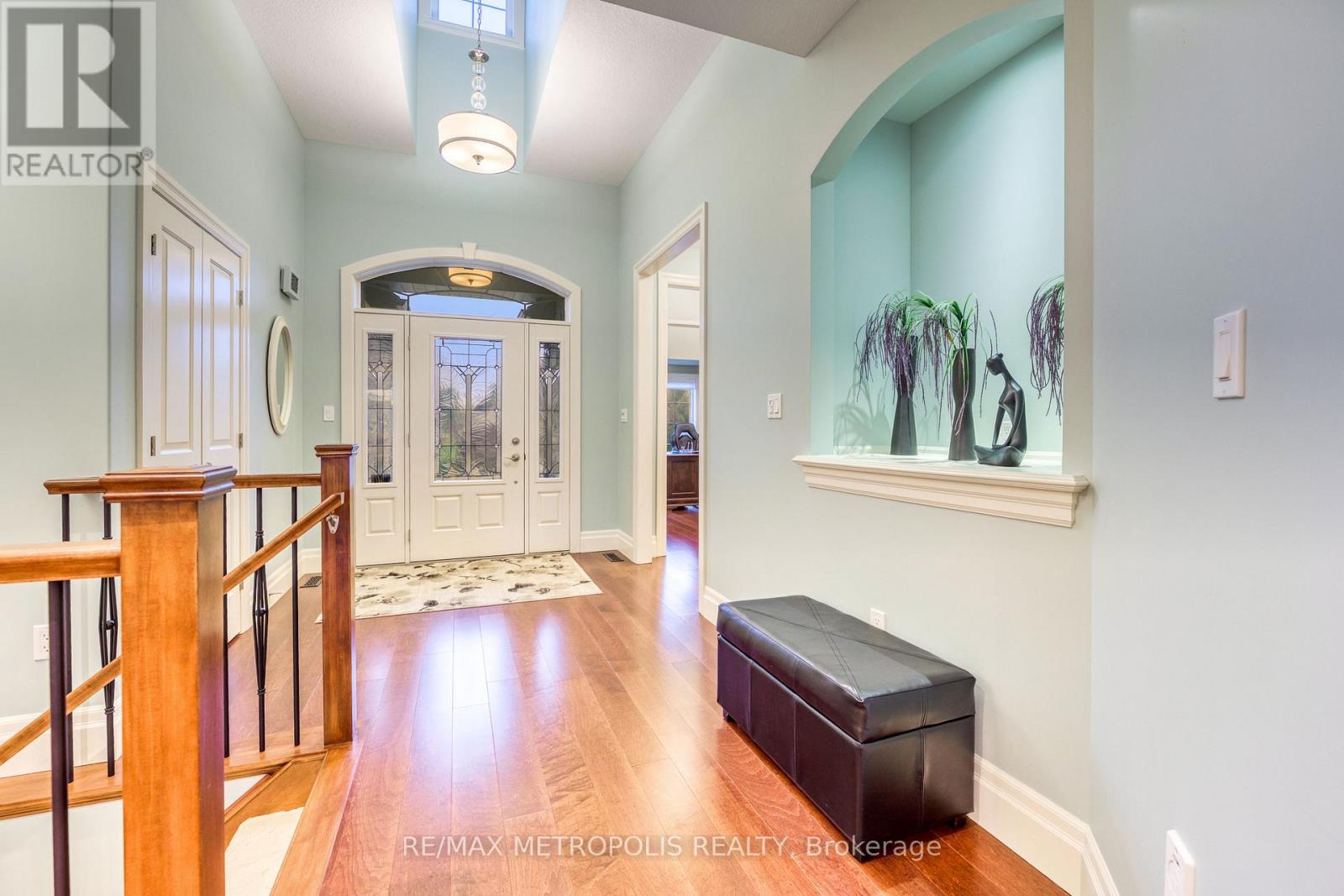 1221 Mike Weir Drive, Sarnia, Ontario  N0N 1C0 - Photo 2 - X12905556