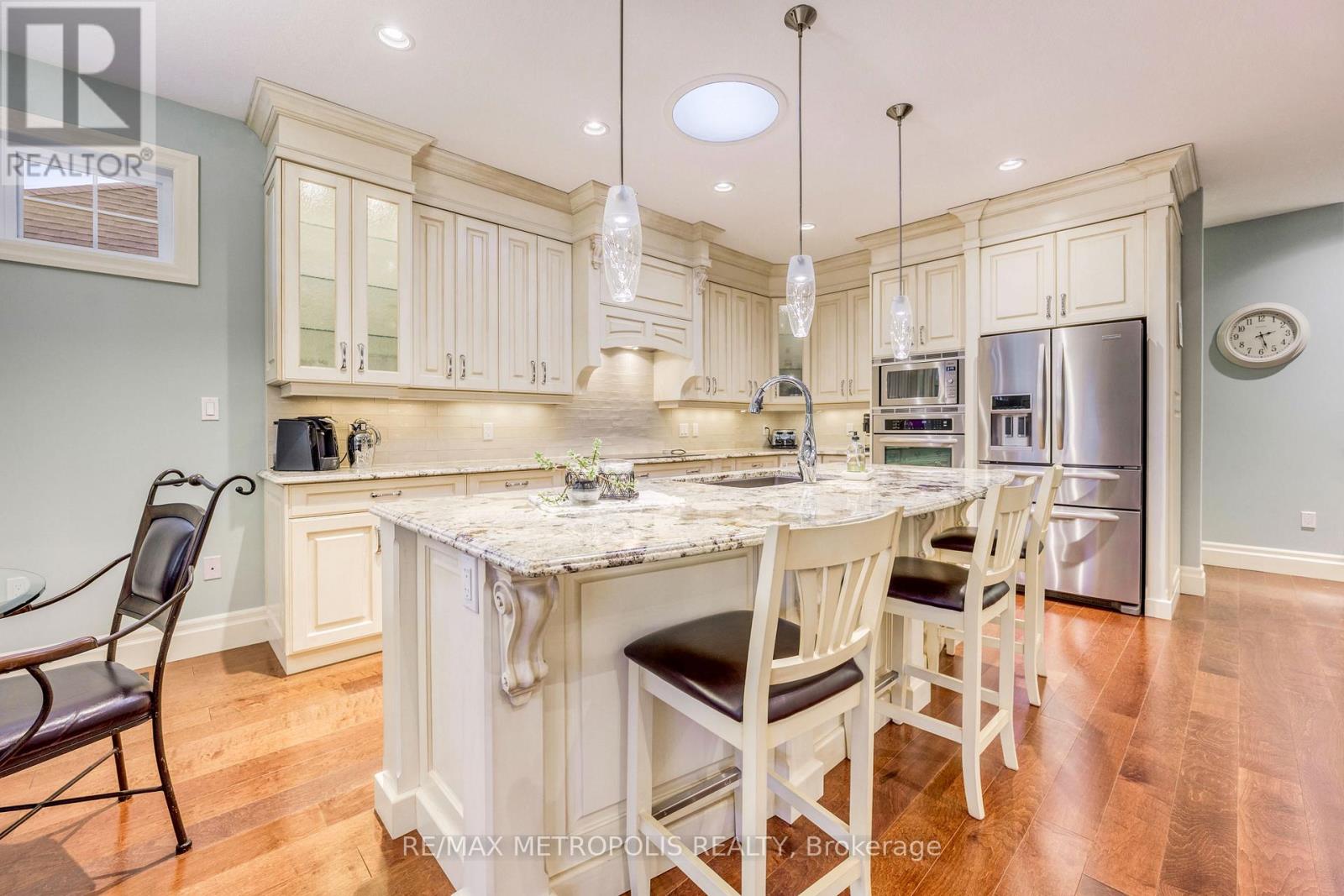 1221 Mike Weir Drive, Sarnia, Ontario  N0N 1C0 - Photo 7 - X12905556