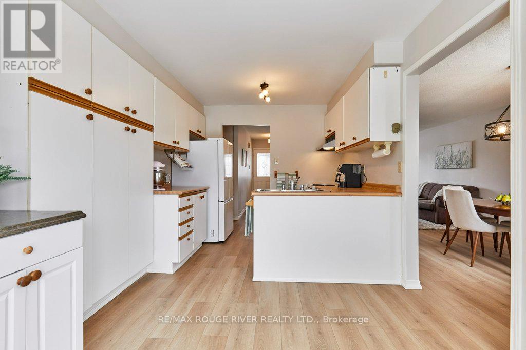 34 Cedar Court, Kawartha Lakes, Ontario  K9V 6A9 - Photo 10 - X12905586