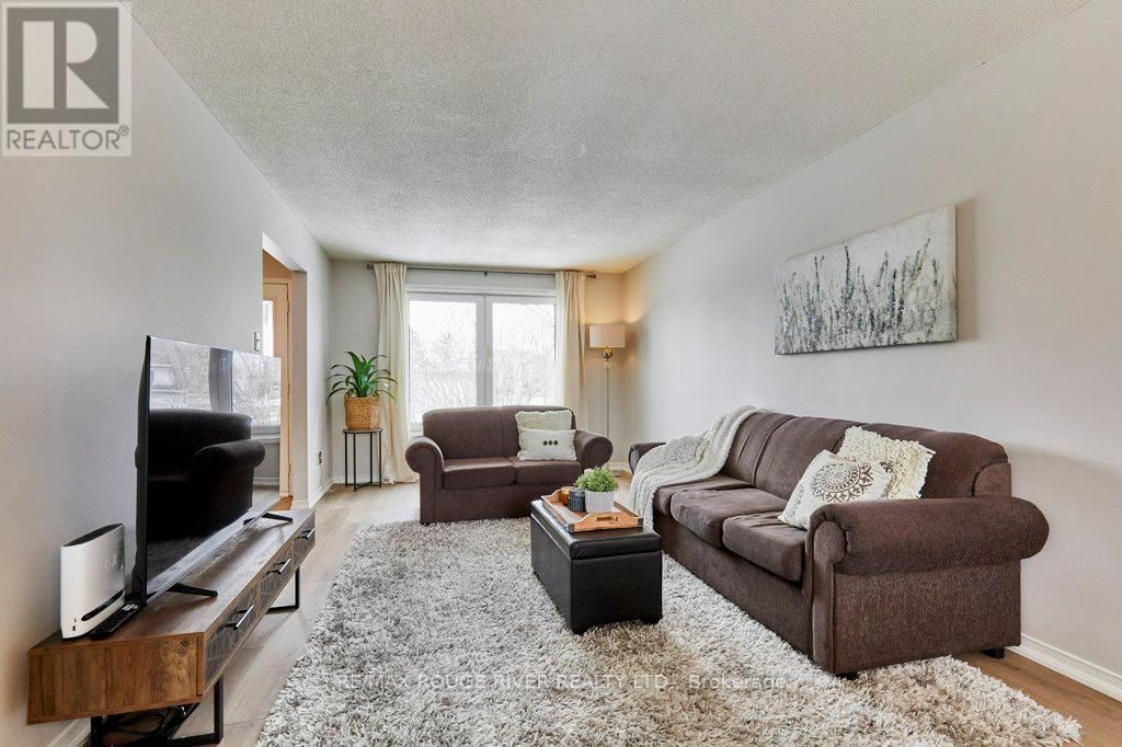 34 Cedar Court, Kawartha Lakes, Ontario  K9V 6A9 - Photo 5 - X12905586