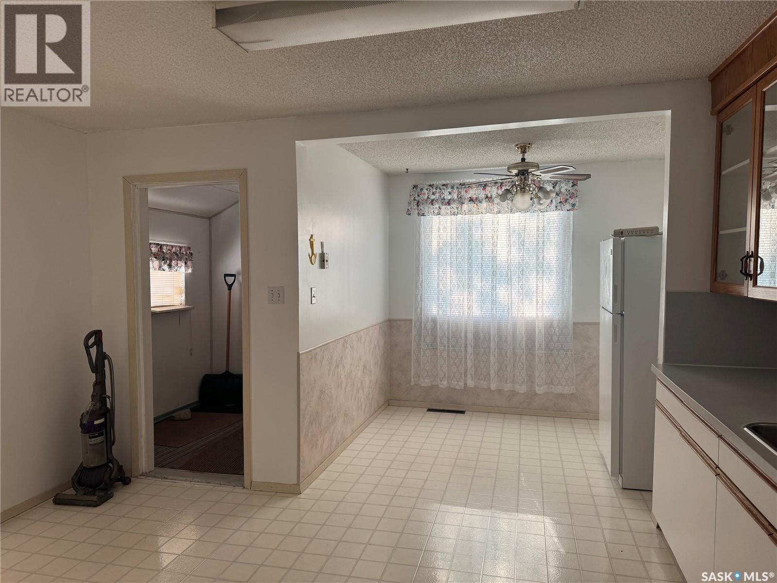 218 4th Street W, Nipawin, Saskatchewan  S0E 1E0 - Photo 5 - SK030982