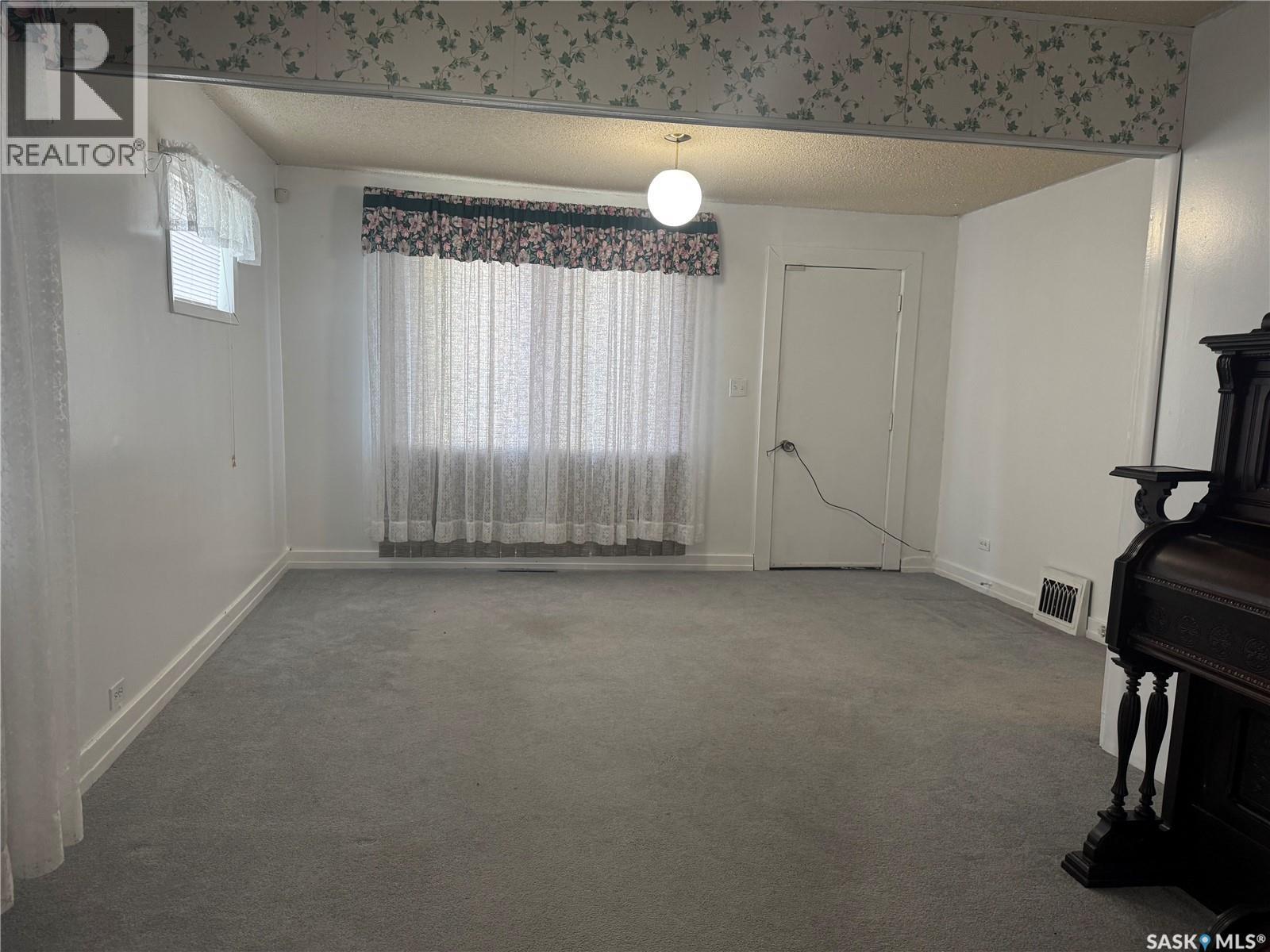 218 4th Street W, Nipawin, Saskatchewan  S0E 1E0 - Photo 6 - SK030982