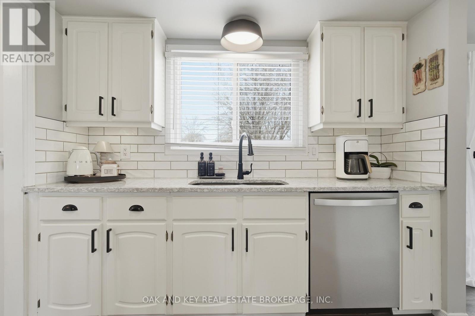 207 Simcoe Court, Middlesex Centre, Ontario  N0L 1R0 - Photo 12 - X12905624