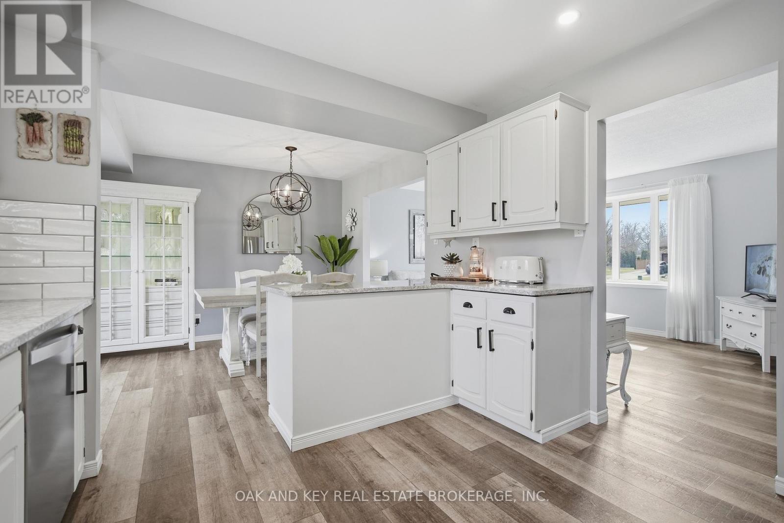 207 Simcoe Court, Middlesex Centre, Ontario  N0L 1R0 - Photo 14 - X12905624