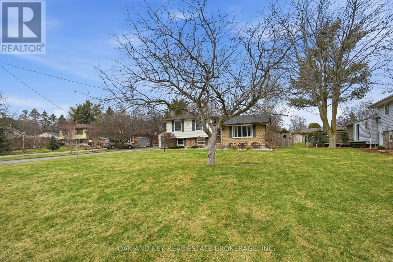 207 Simcoe Court, Middlesex Centre, Ontario  N0L 1R0 - Photo 2 - X12905624