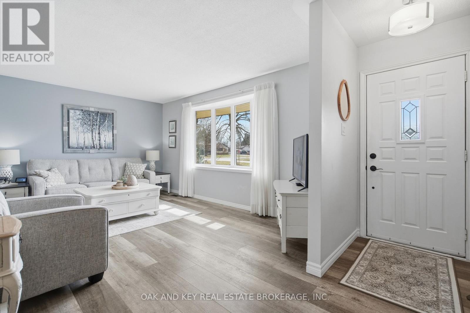 207 Simcoe Court, Middlesex Centre, Ontario  N0L 1R0 - Photo 6 - X12905624