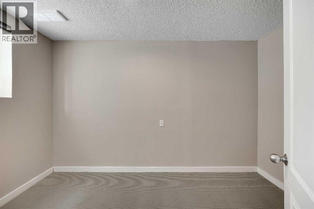 1833 New Brighton Drive, Calgary, Alberta  T2Z 4N8 - Photo 35 - A2294121