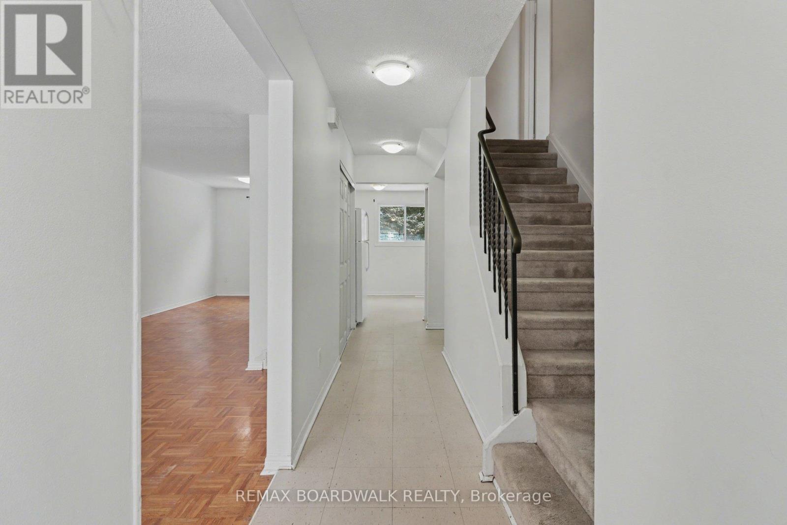 2508 Autumn Hill Crescent, Ottawa, Ontario  K1B 4M7 - Photo 11 - X12905608