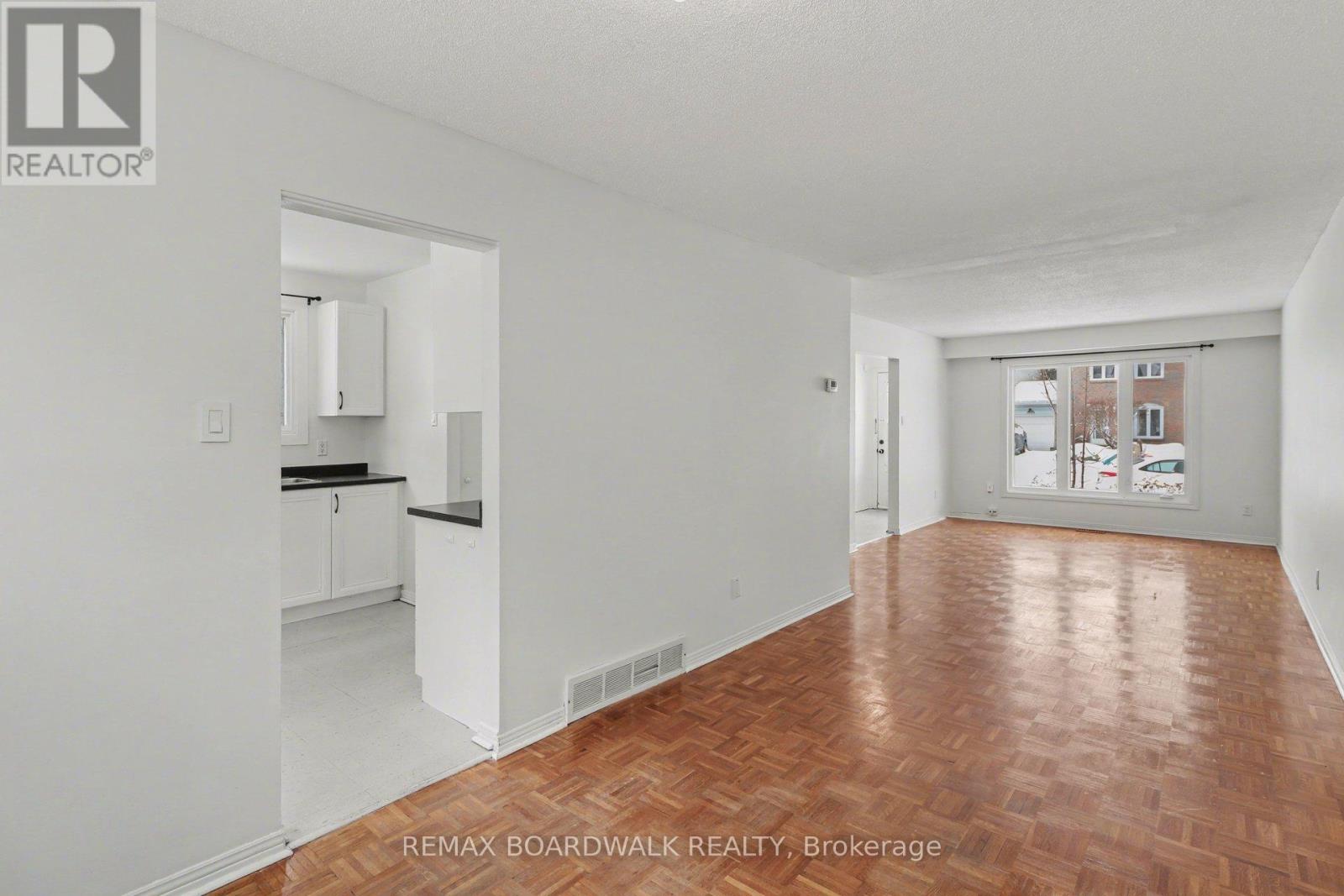 2508 Autumn Hill Crescent, Ottawa, Ontario  K1B 4M7 - Photo 14 - X12905608