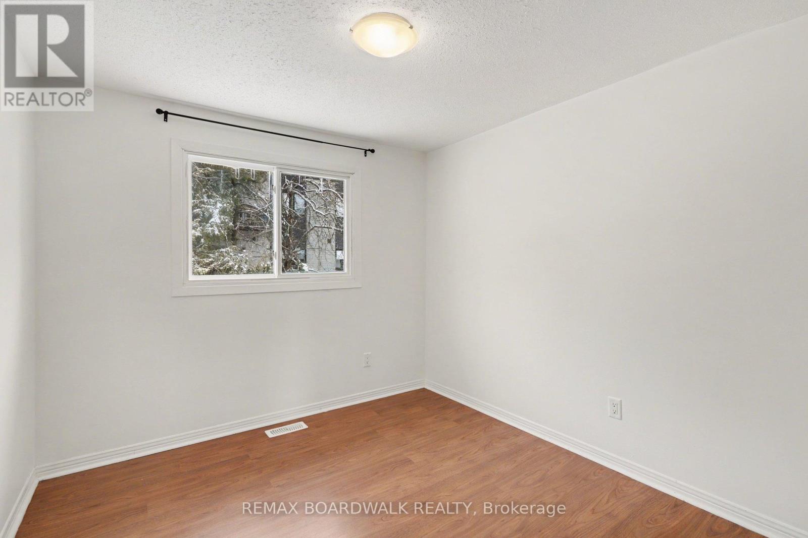 2508 Autumn Hill Crescent, Ottawa, Ontario  K1B 4M7 - Photo 25 - X12905608