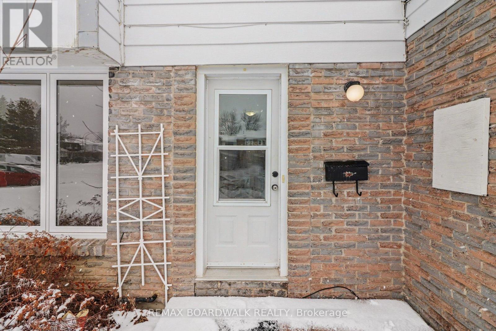 2508 Autumn Hill Crescent, Ottawa, Ontario  K1B 4M7 - Photo 7 - X12905608