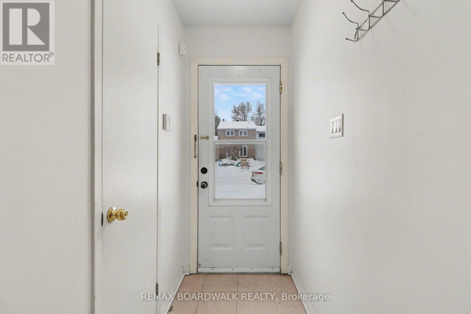 2508 Autumn Hill Crescent, Ottawa, Ontario  K1B 4M7 - Photo 8 - X12905608