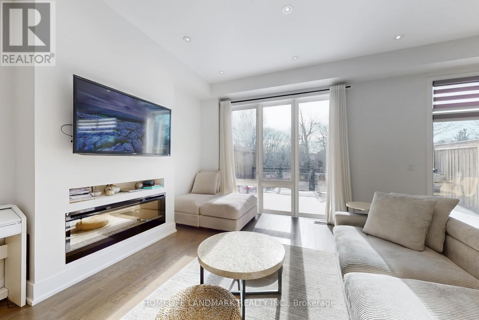 22 Crestridge Drive, Vaughan, Ontario  L4J 0K1 - Photo 2 - N12905610