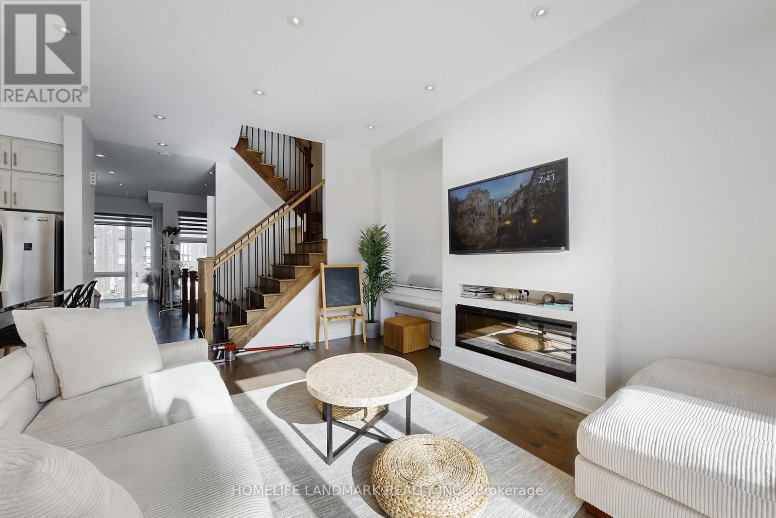 22 Crestridge Drive, Vaughan, Ontario  L4J 0K1 - Photo 4 - N12905610