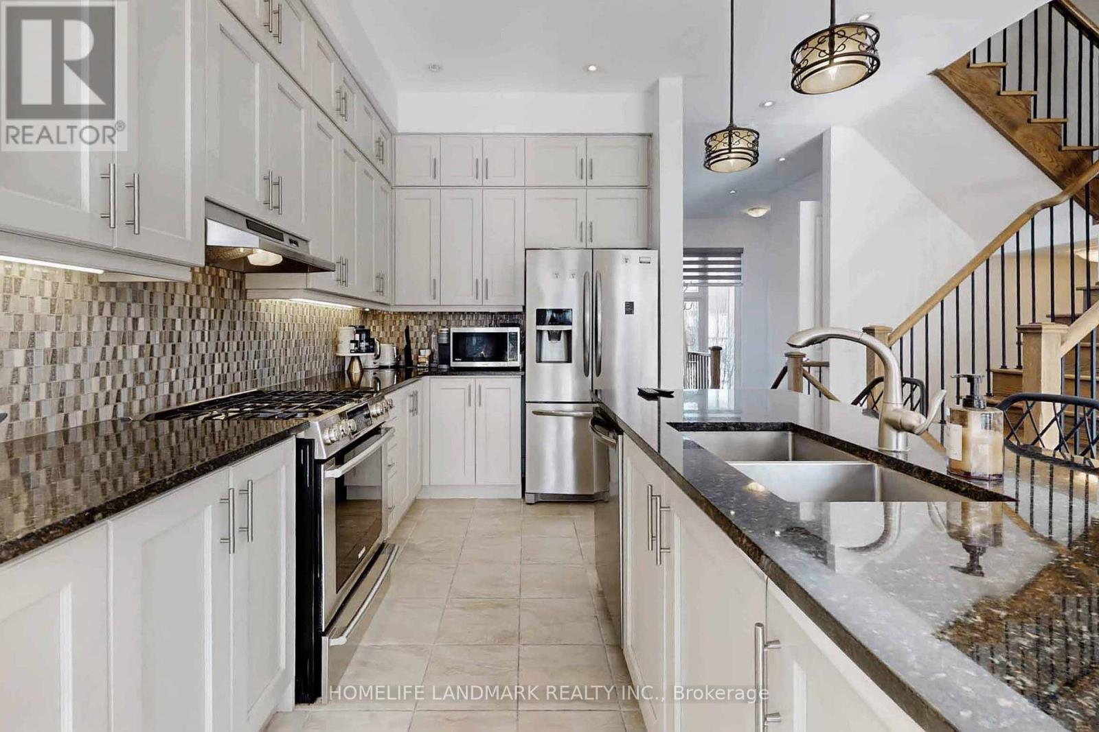 22 Crestridge Drive, Vaughan, Ontario  L4J 0K1 - Photo 6 - N12905610