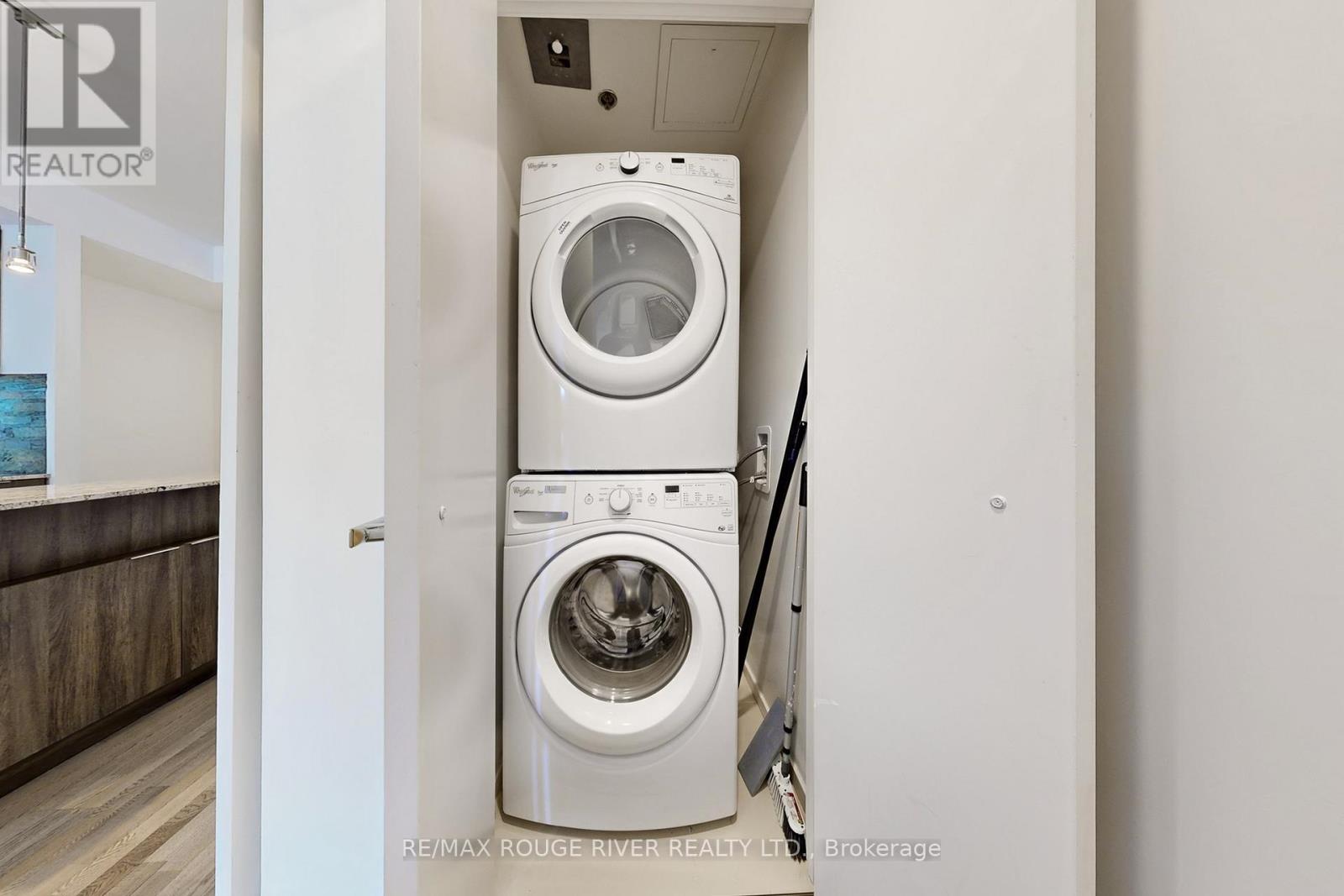 3211 - 1 Bloor Street E, Toronto, Ontario  M4W 1A9 - Photo 24 - C12796508