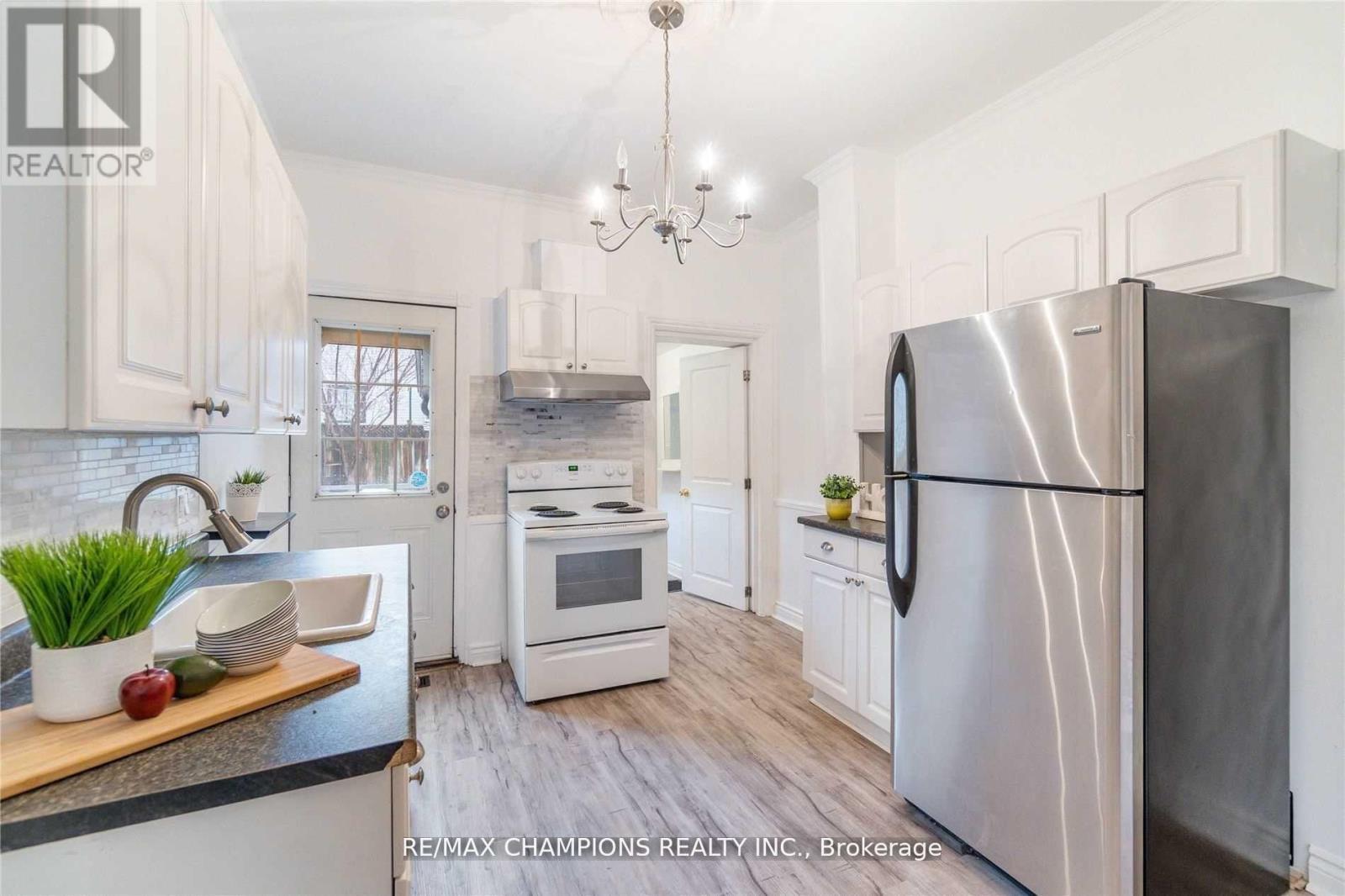 133 Victoria Avenue, Hamilton, Ontario  L8L 5E6 - Photo 8 - X12905614