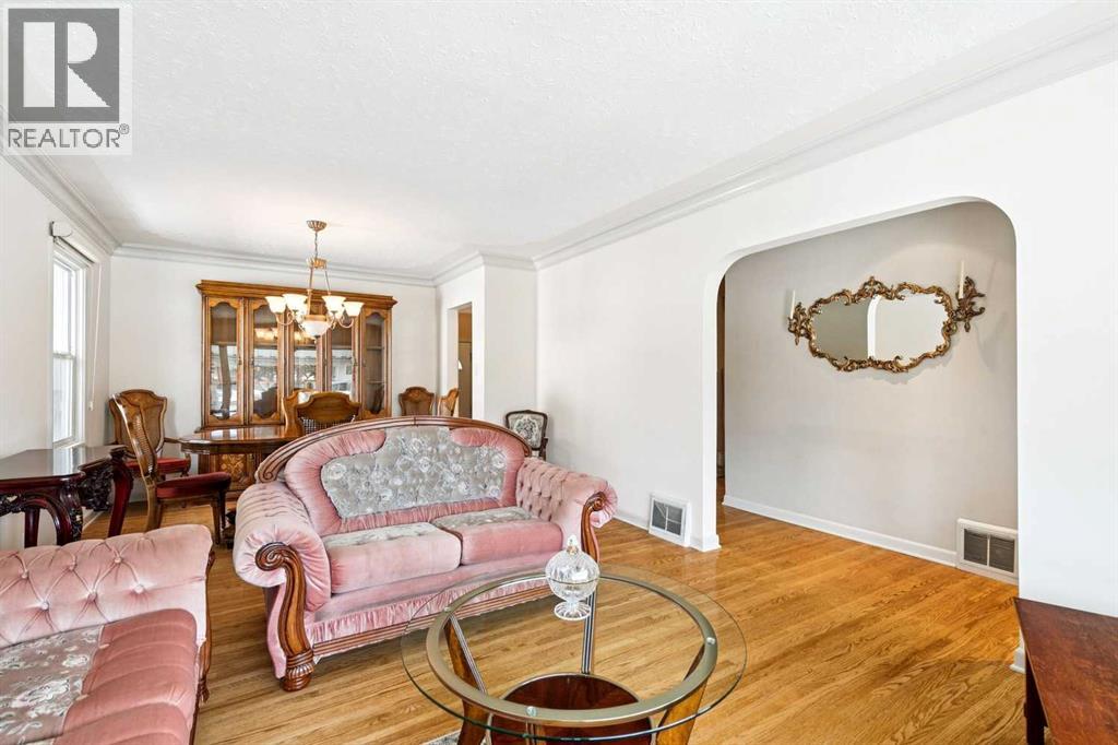 1228 Richland Road NE, Calgary, Alberta  T2E 5M5 - Photo 6 - A2271078