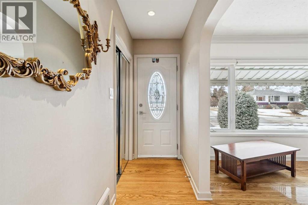 1228 Richland Road NE, Calgary, Alberta  T2E 5M5 - Photo 4 - A2271078