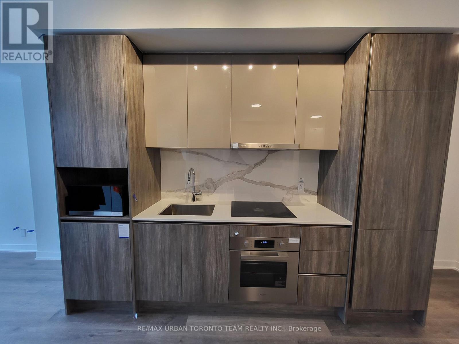 3305 - 180 Front Street E, Toronto, Ontario  M5A 0K9 - Photo 10 - C12905664