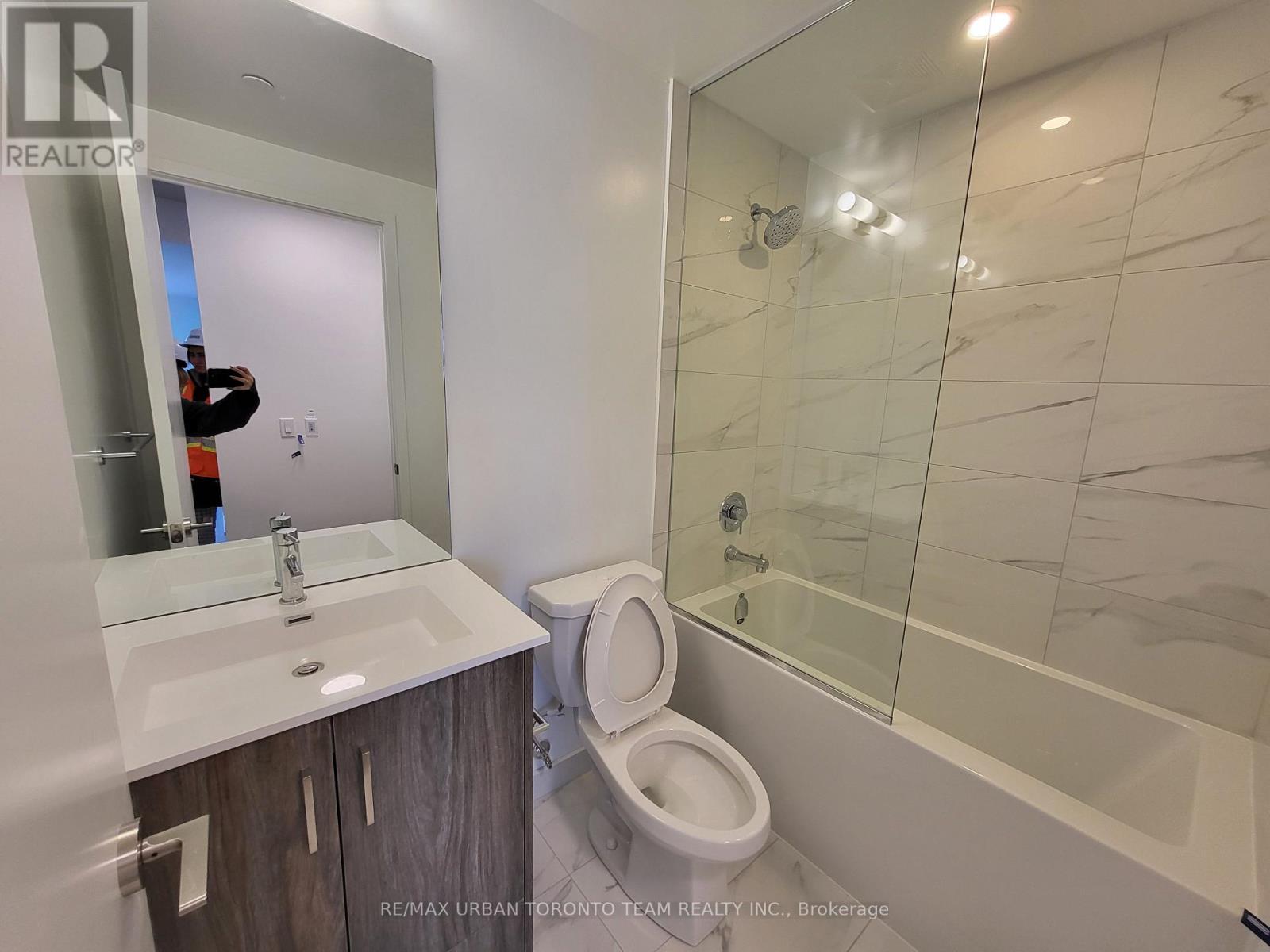 3305 - 180 Front Street E, Toronto, Ontario  M5A 0K9 - Photo 18 - C12905664