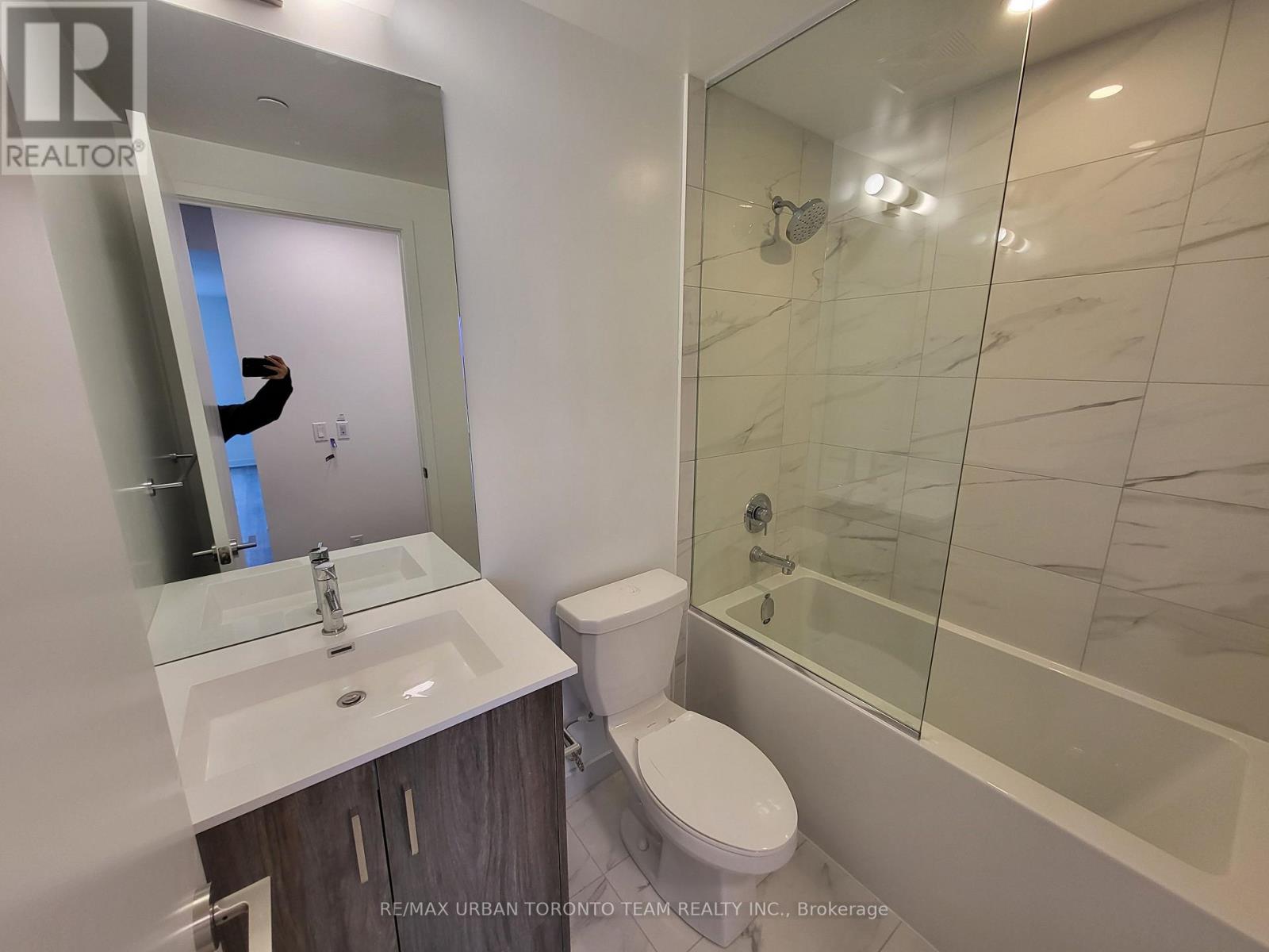 3305 - 180 Front Street E, Toronto, Ontario  M5A 0K9 - Photo 19 - C12905664