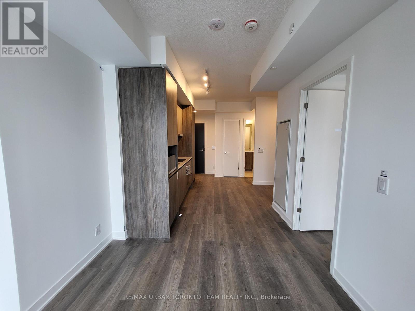 3305 - 180 Front Street E, Toronto, Ontario  M5A 0K9 - Photo 2 - C12905664