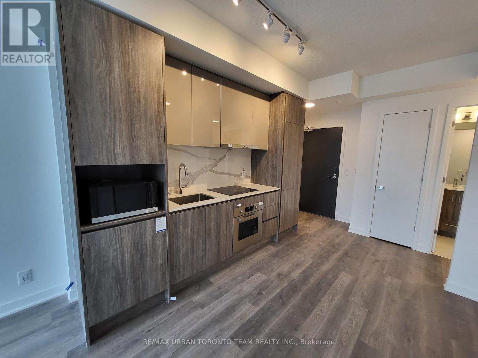 3305 - 180 Front Street E, Toronto, Ontario  M5A 0K9 - Photo 3 - C12905664