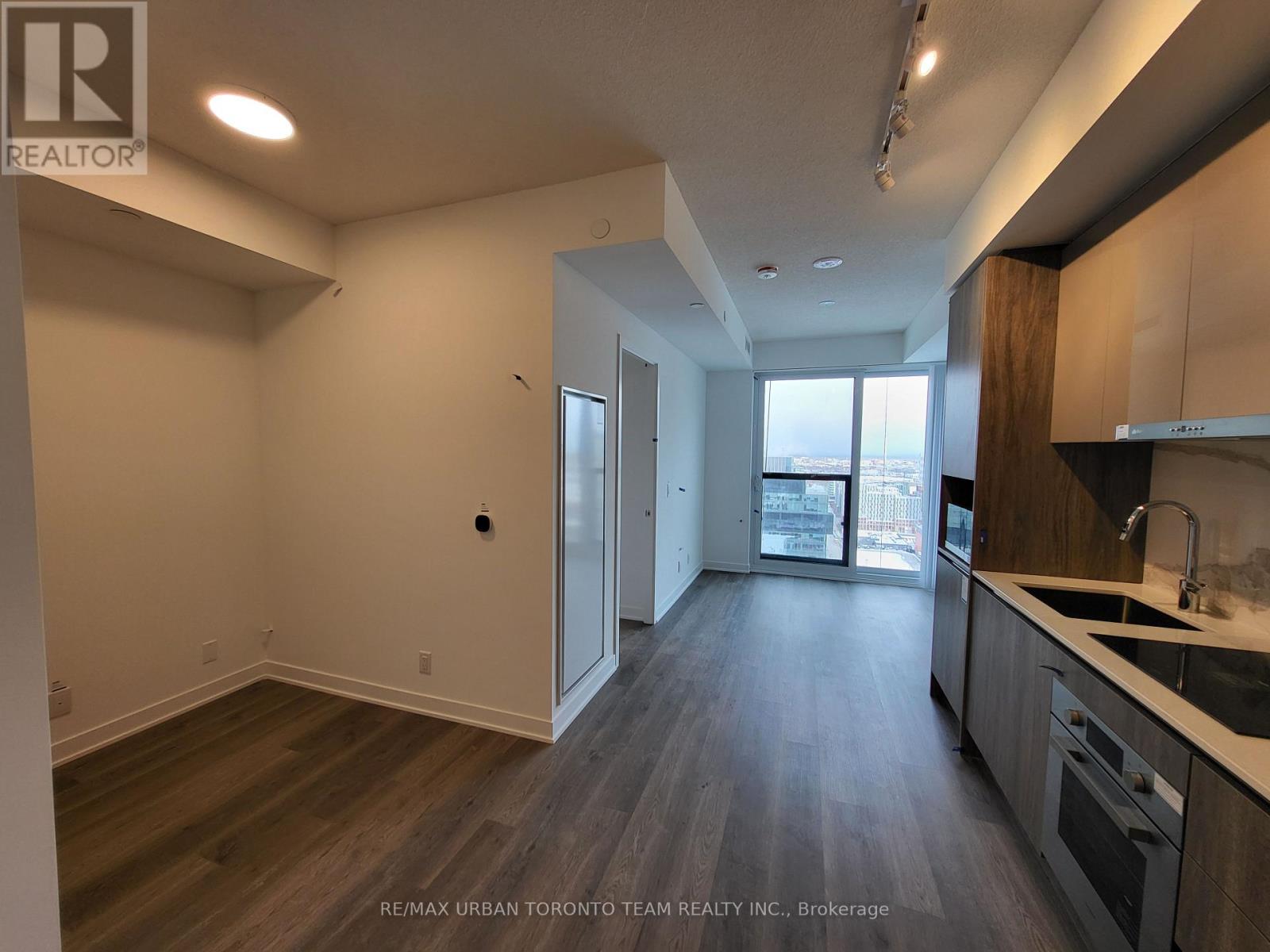 3305 - 180 Front Street E, Toronto, Ontario  M5A 0K9 - Photo 4 - C12905664
