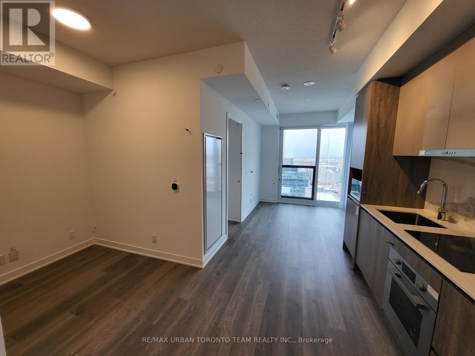 3305 - 180 Front Street E, Toronto, Ontario  M5A 0K9 - Photo 5 - C12905664