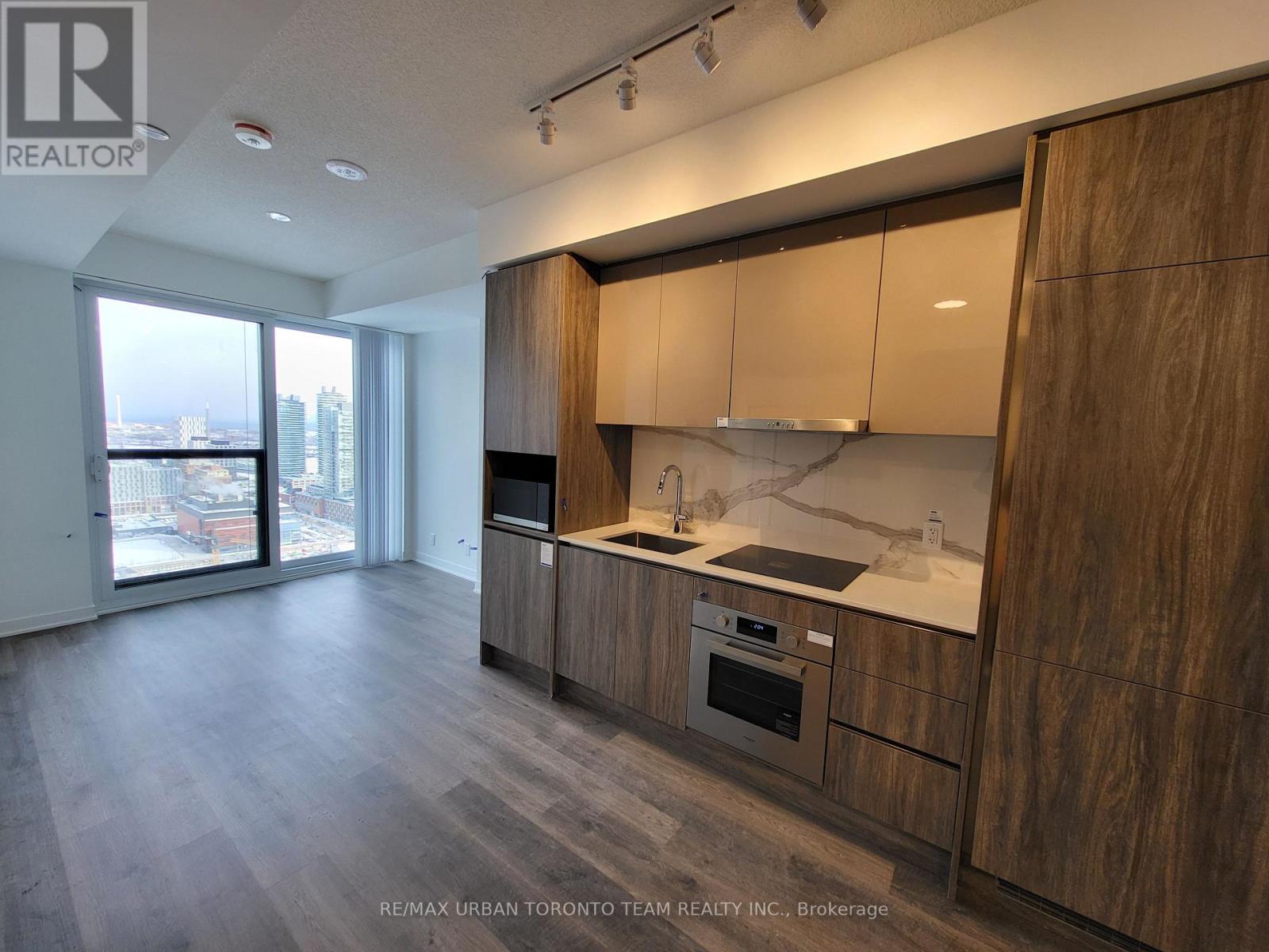3305 - 180 Front Street E, Toronto, Ontario  M5A 0K9 - Photo 6 - C12905664